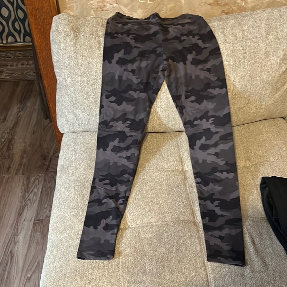 I am selling leggings leggings, the brand is wild fable, the size is xs